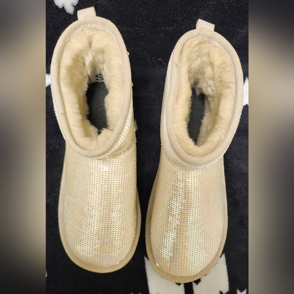 VS Pink Iridescent Bling Faux Fur Booties ✨️ - Picture 3 of 11